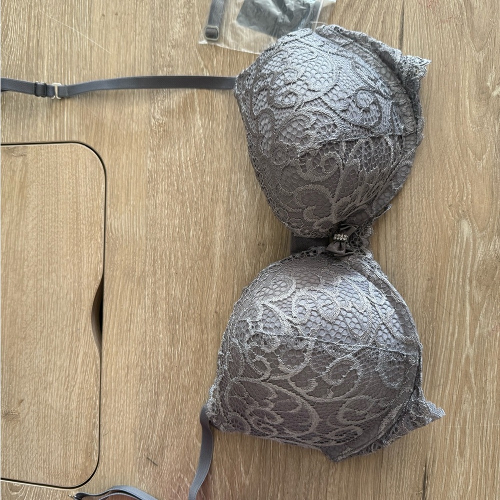 Frederick's of Hollywood Gray Paisley Underwire Bra